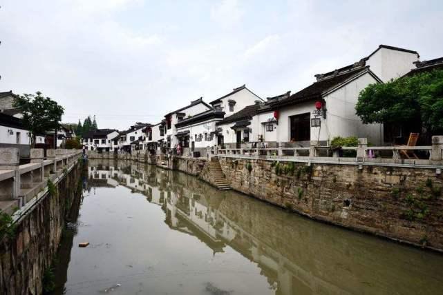国外饮用水知识,天然矿物质是什么,每天喝水量